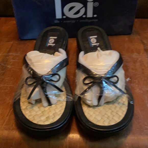 LEI new in box sandals black “fader” - Picture 7 of 8